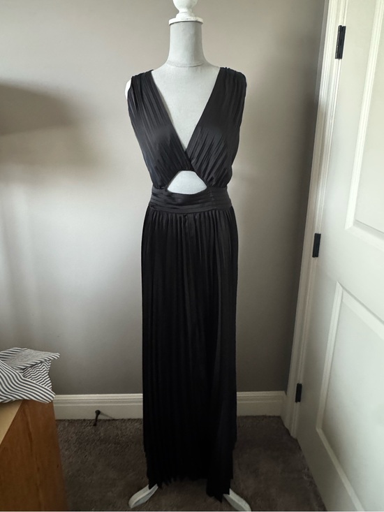 Express Dresses & Skirts - Express Satin Pleated V-Neck Sleeveless Cutout Maxi Dress with Pockets